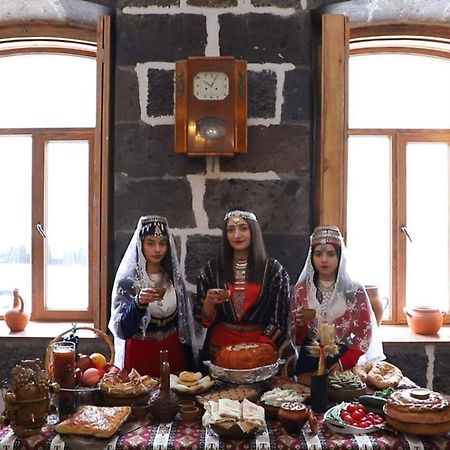 Guesthouse Emma Gjoumri Kültér fotó