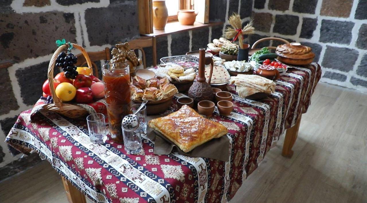 Guesthouse Emma Gjoumri Kültér fotó