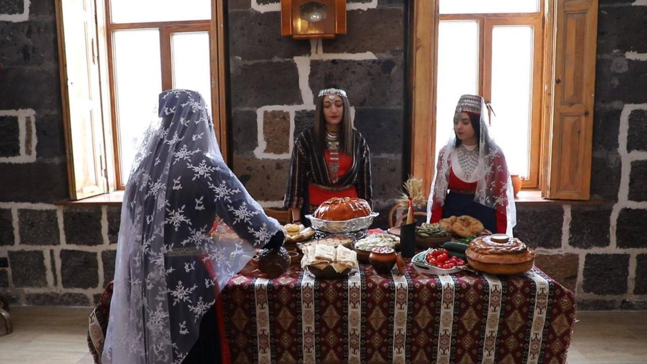 Guesthouse Emma Gjoumri Kültér fotó