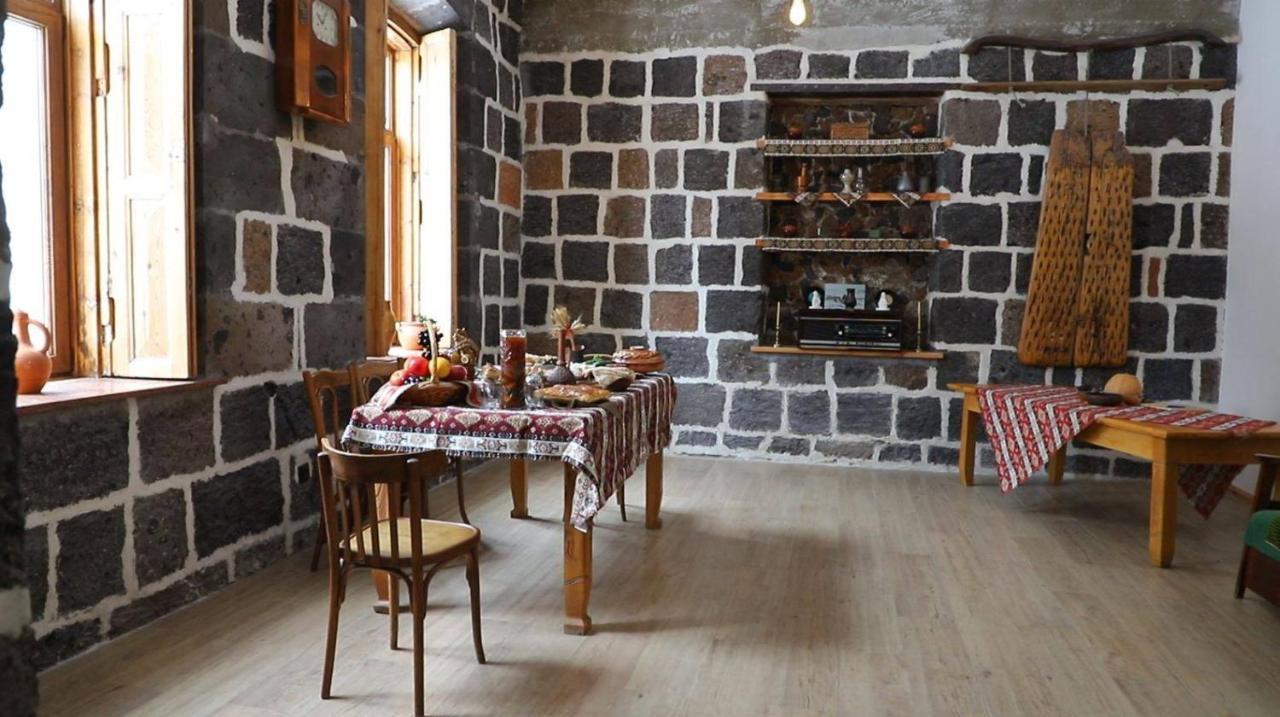 Guesthouse Emma Gjoumri Kültér fotó