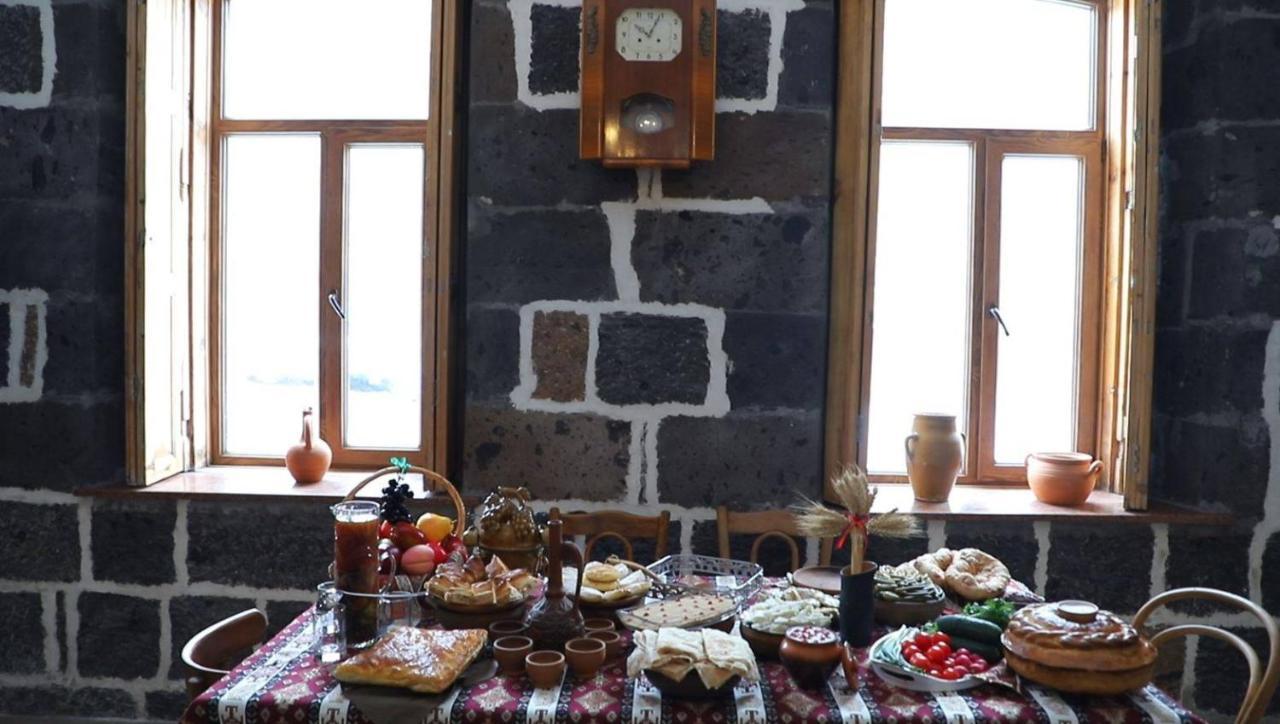 Guesthouse Emma Gjoumri Kültér fotó